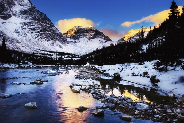 Montanhas no inverno — Fotografia de Stock