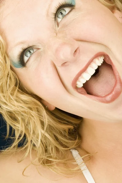 Mujer joven gritando — Foto de Stock