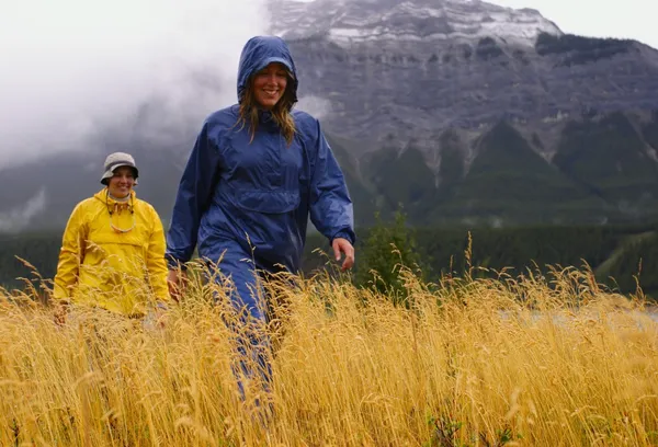 Yağmurda hiking — Stok fotoğraf