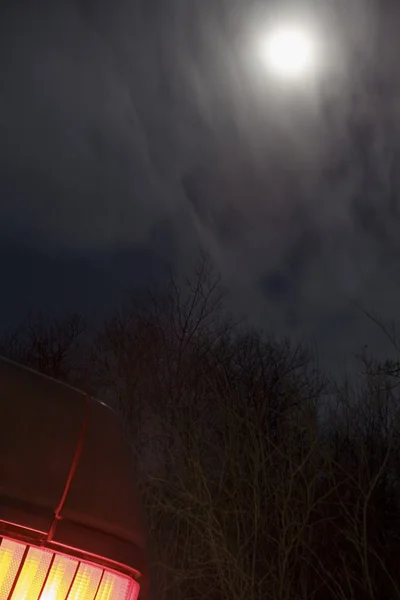 Луна и облака — стоковое фото