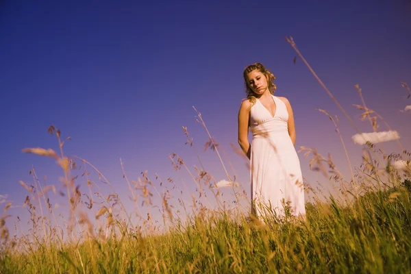 Young Woman Standing In A Field — Stock Photo, Image