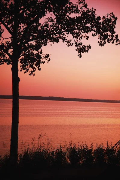 Sonnenuntergang über dem See — Stockfoto