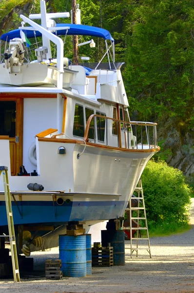 Boat Being Repaired — Stock Photo, Image