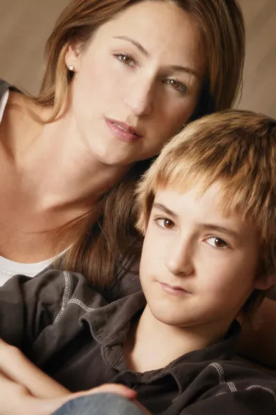 母亲和儿子的肖像 — 图库照片