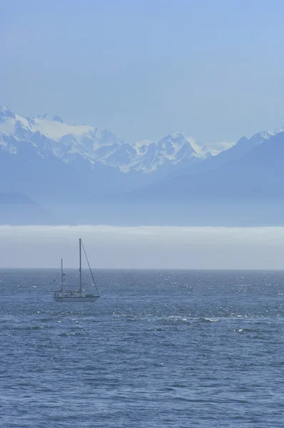 Boot in water — Stockfoto