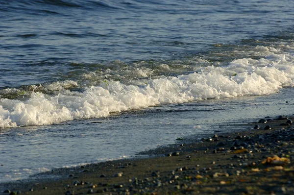 放在沙滩上的海浪 — 图库照片