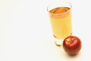 elma ve elma suyu.