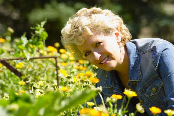 Woman Working In Garden — Stock Photo, Image