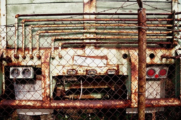 Old Rusty Truck Behind Fence — Stock Photo, Image