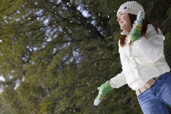 La captura de copos de nieve — Foto de Stock