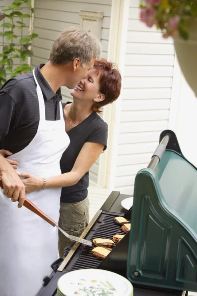 Couple At A Bbq — Stock Photo, Image