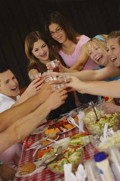 Tonåringar toast — Stockfoto