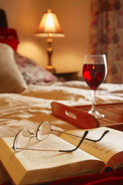 Glasses Resting On An Open Book — Stock Photo, Image