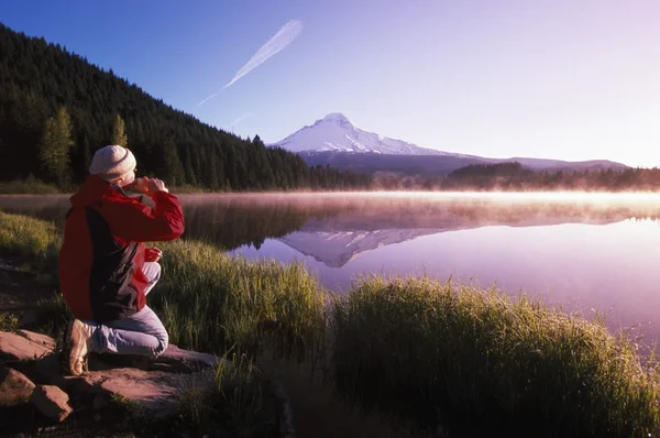 Homem em Mount Hood em Oregon — Fotografia de Stock