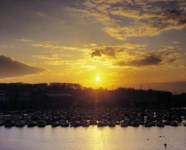 Howth, co dublin, İrlanda. gün batımında Marina