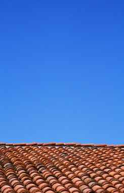 İspanyol tarzı kil çatı