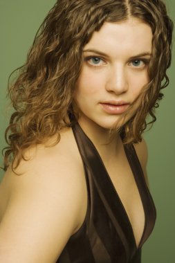 Genç bir kadının portresi