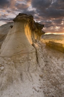gün batımında hoodoos dinozor il Park, alberta, Kanada