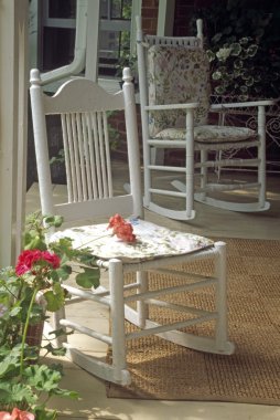 ülke verandada sallanan sandalyeler