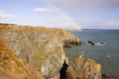 sahil, co waterford, İrlanda bakır. Gökkuşağının üstünde bunmahon yakın bir peyzaj