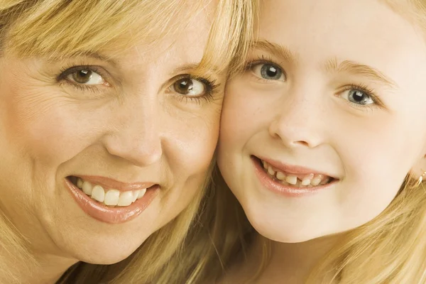 Portrait Of A Mother And Daughter — Stock Photo, Image
