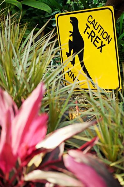 Precaución T-Rex Crossing Sign — Foto de Stock