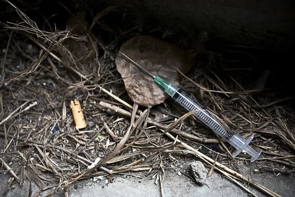 Syringe And Needle On Street — Stock Photo, Image
