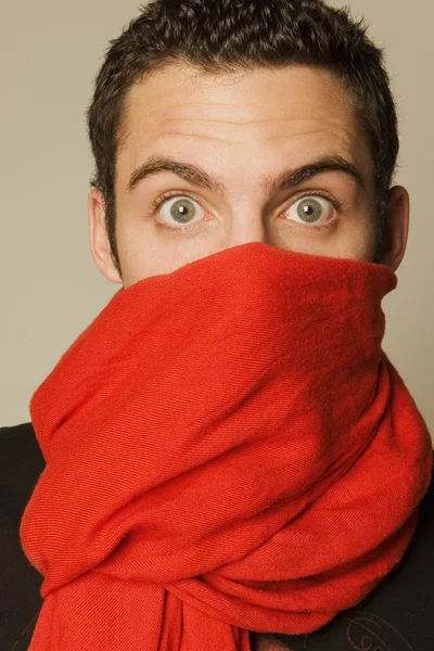 Man bär en scarf — Stockfoto