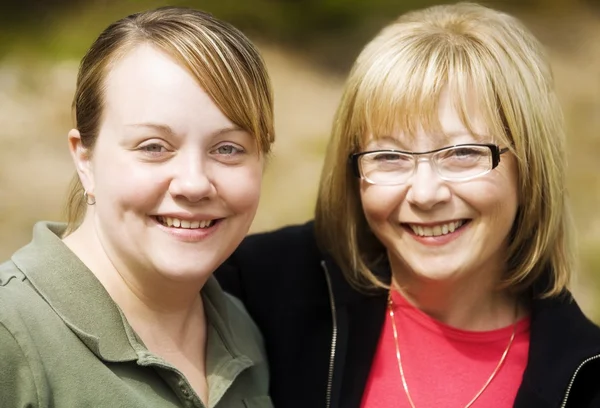 Portret van twee vrouwen — Stockfoto