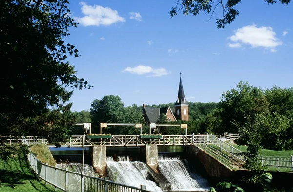 Puente sobre una presa, knowledton, Quebec — Foto de Stock