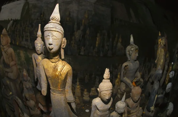 Buddha-Statuen, Höhlen von Pak Ou, Laos — Stockfoto