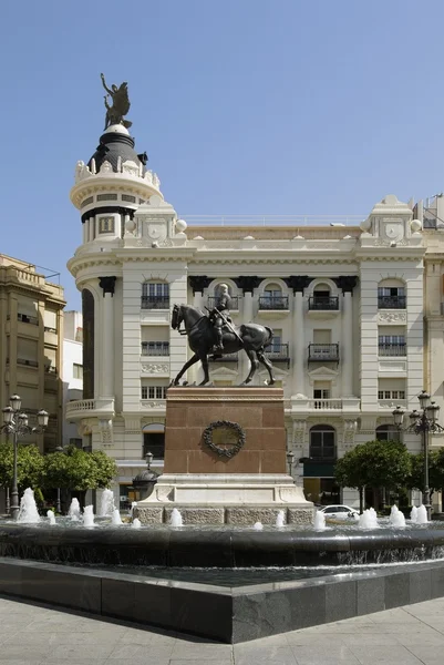 Статуя Дона Гонсало Ферндеза де Коломбердова в Испании — стоковое фото