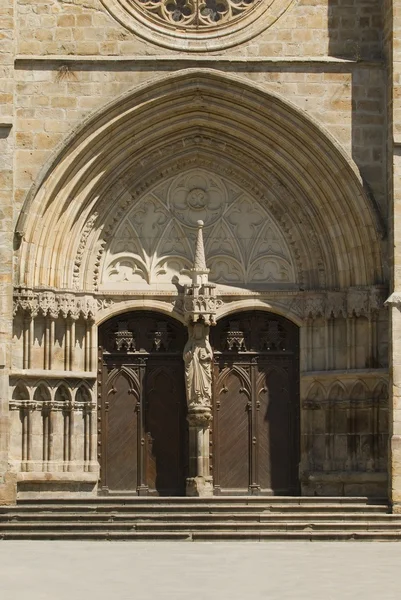 Entrada principal da Igreja de San Severino, Balmaseda, Vizcaya, País Basco, Espanha — Fotografia de Stock
