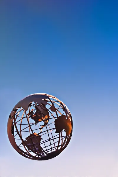 Terrestrial globe på blå bakgrund — Stockfoto