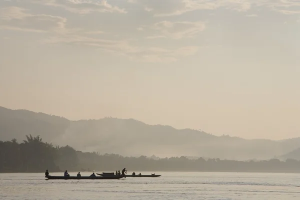 Barcos na água — Fotografia de Stock