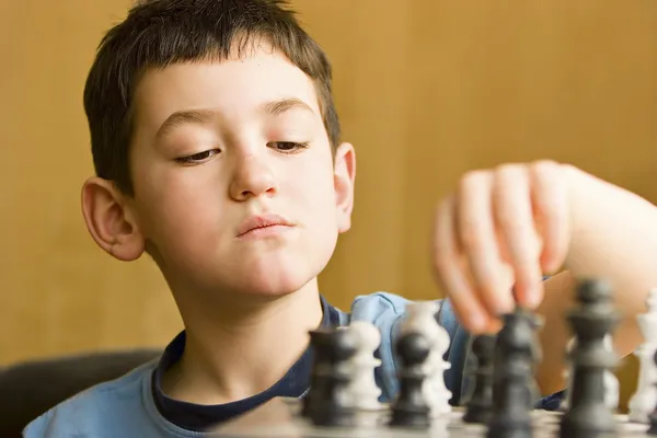 Boy Playing Chess — Stock Photo, Image