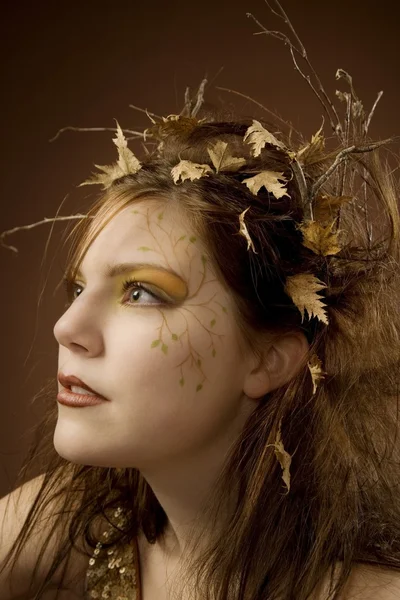 Žena oblečená jako podzim — Stockfoto