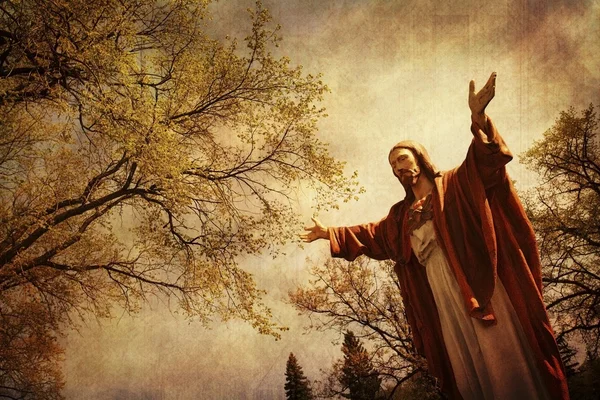 İsa heykelinin uzanmış kollarıyla — Stok fotoğraf