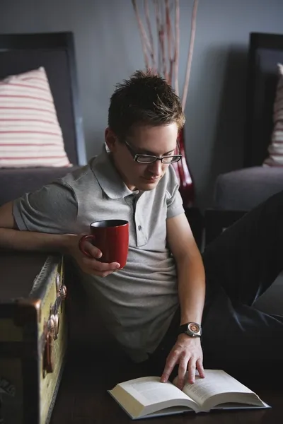 Man Reading With Hot Drink — Stock Photo, Image