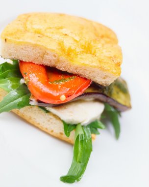 mozzarella ve domates sandviç