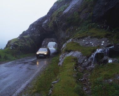 glengarriff ve kenmare, İrlanda arasında kaya tüneli