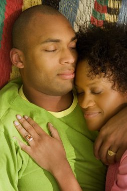 karı koca birlikte uyuklayan