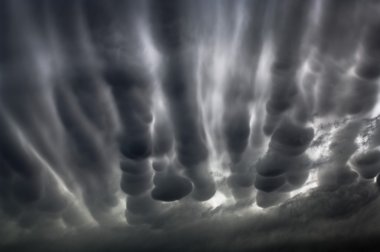 kabarcıklı mammatocumulus fırtına bulutları