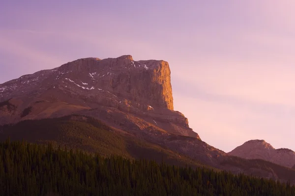 Roche Miette montaña en jaspe al atardecer — Foto de Stock