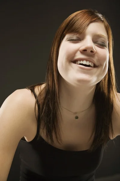 Retrato de uma menina rindo — Fotografia de Stock