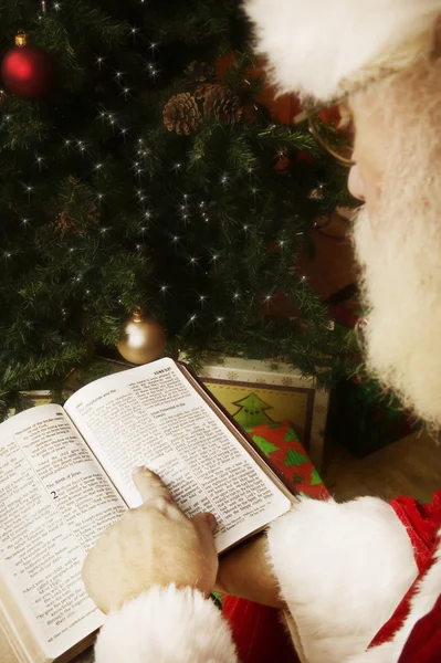 Santa Reading The Bible — Stock Photo, Image