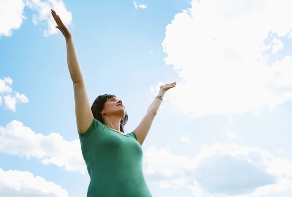 Woman With Arms Raised — Stock Photo, Image