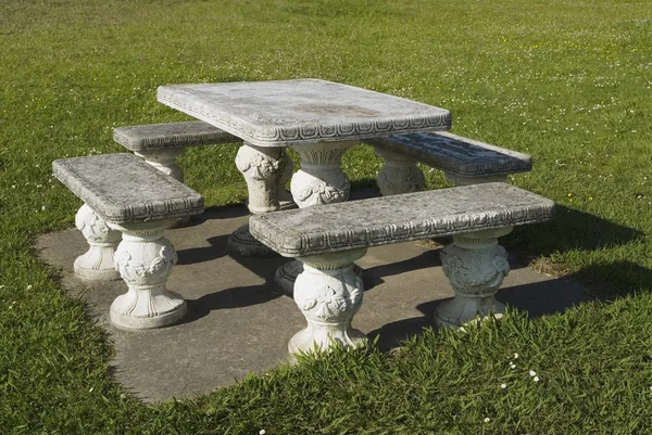 Tavolo e sedie decorative per esterni — Foto Stock