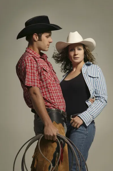 Paar dragen van westelijke kleding — Stockfoto