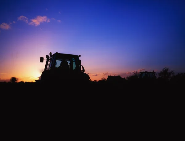 Traktor szántás — Stock Fotó